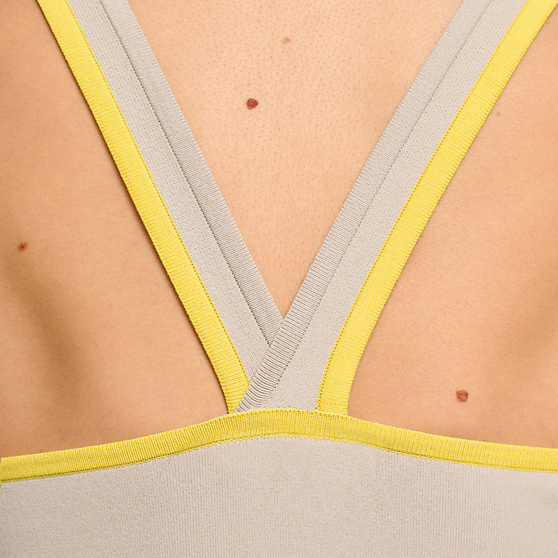 優雅にしなやか HERMES Debardeur de yoga タンクトップ Yoga tank top | Hermès USA